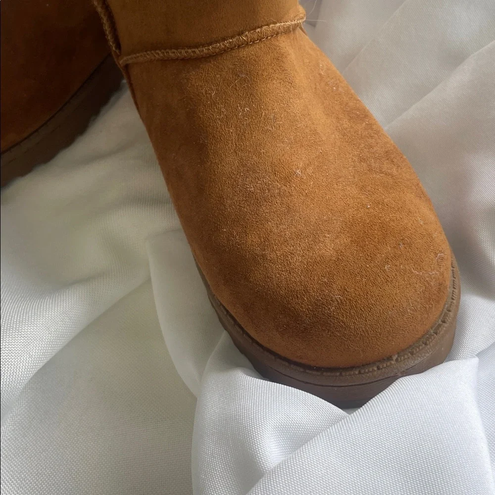 Tan Shearling-Lined Winter Boots - Picture 4 of 14